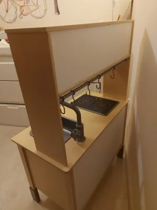 Cocinita de juguete de madera