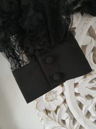 Blusa Zara encaje floral negra