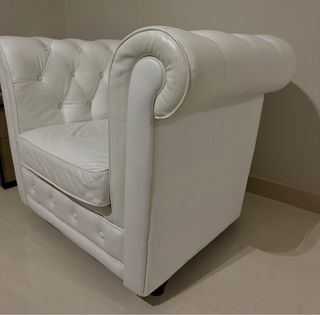 Poltrona Chesterfield in pelle bianca