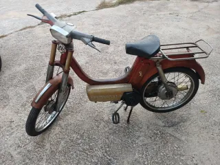 Vespinos .mobyllette. rieju  Puch .t max .