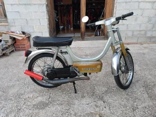 Vespinos .mobyllette. rieju  Puch .t max .