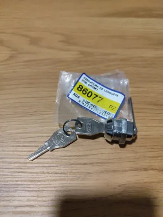 Cerradura de lengüeta cromo con 2 llaves
