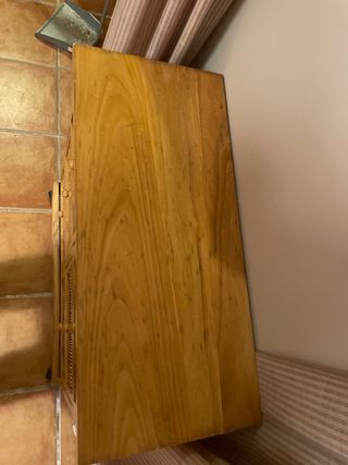 Mueble de mimbre y madera con cajones