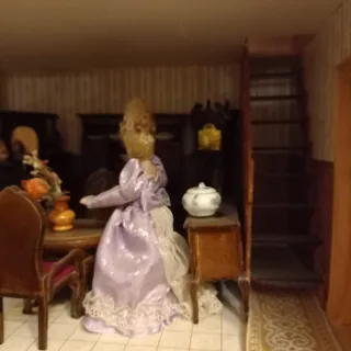 Casita de muñecas amarilla