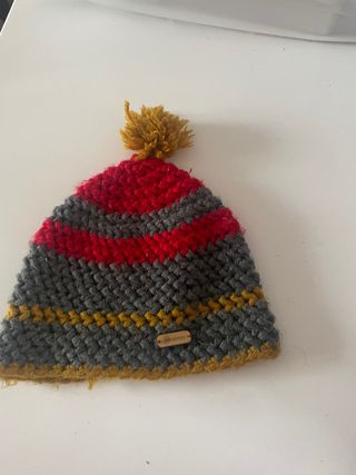 Berretto di lana per bambini fatto a mano
