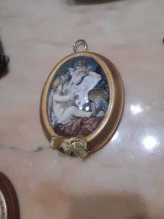 Antico quadro in porcellana con angeli