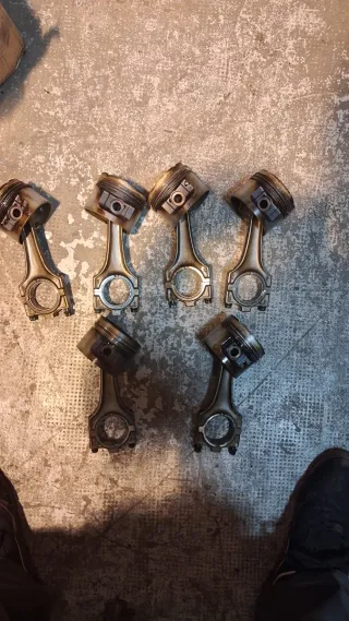 Pistones y bielas BMW M50B25 (no vanos)