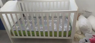 Cuna cama de bebé blanca o maxi cuna