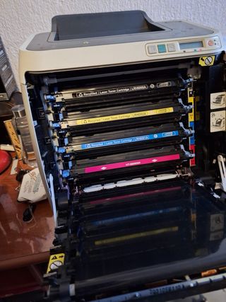 Impresora Láser HP Color LaserJet 2600n