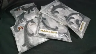 Cortinas de tela blancas con diseño floral