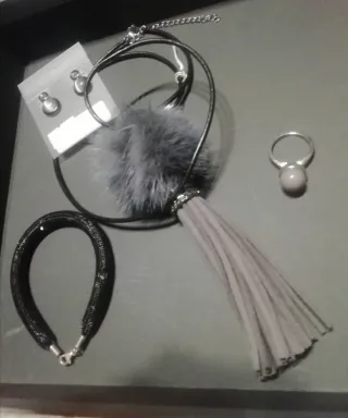 Conjunto Joyas: Colgante, Anillo, Pulsera y Pendie