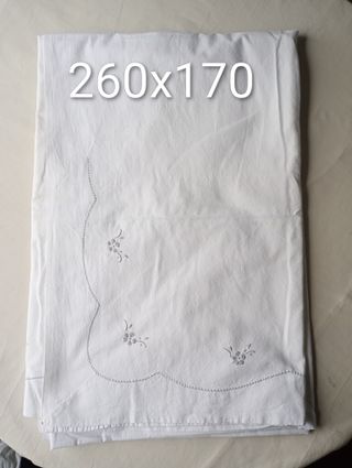 Sábanas de lino antiguas bordadas.