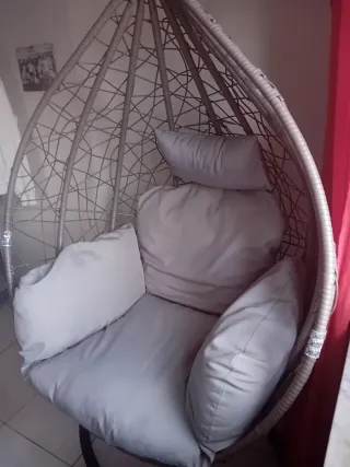Sedia a dondolo sospesa beige/grigio