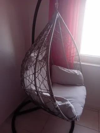 Sedia a dondolo sospesa beige/grigio