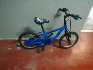 Bicicleta infantil azul 16