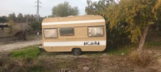 Caravana restaurada con placa solar y su document