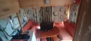 Caravana restaurada con placa solar y su document