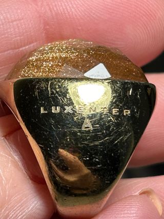 Anillo Luxenter Dorado con Aventurina Roja