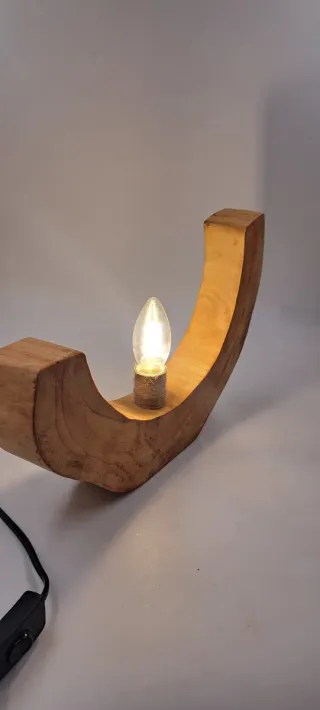 Lampada da tavolo design in legno