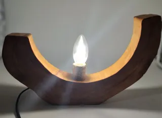 Lampada da tavolo design in legno