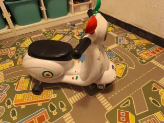 Moto Vespa Infantil Chicco Blanca