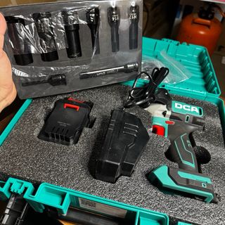 Llave de impacto inalámbrica DCA 20V