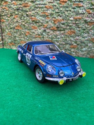 Alpine A110 – Bburago – Escala 1:16 (medidas 1.18)