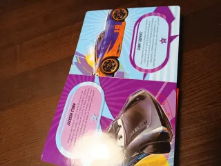 Cars 3. Libroaventuras: Incluye un cuento, figu...