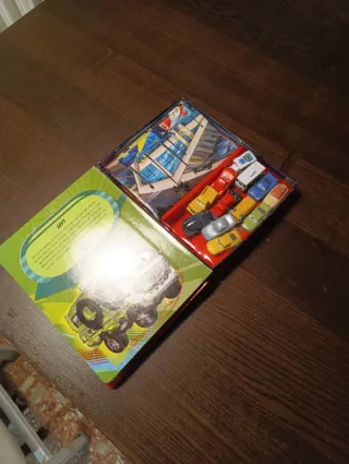 Cars 3. Libroaventuras: Incluye un cuento, figu...