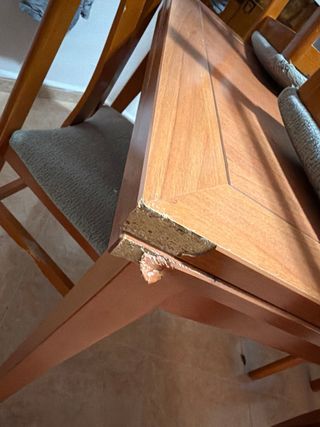 Mesa de comedor de madera