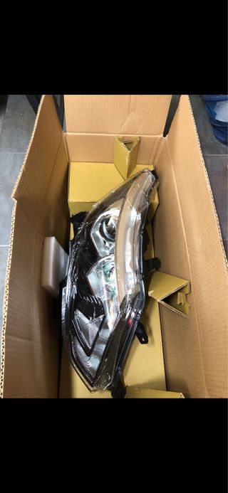 Foco Nissan Qashqai año 2014 2017 nuevo sin usar