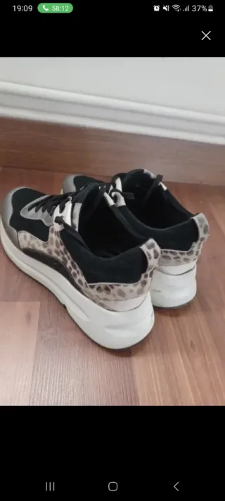 Zapatillas Geox Mujer Negras y Plateadas