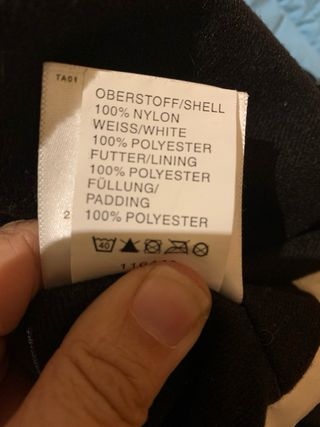 Chaqueta de esquí azul y blanca