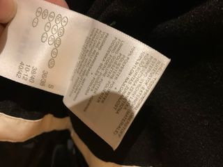 Chaqueta de esquí azul y blanca