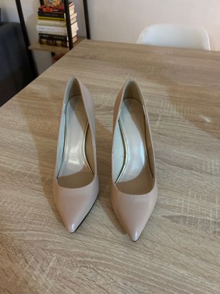 Zapatos de tacón beige