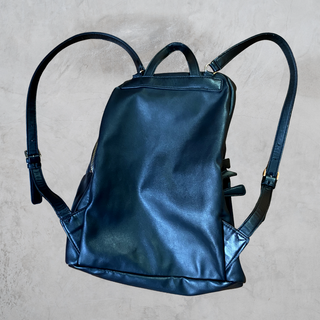 Mochila Guess negra bordada Y2K