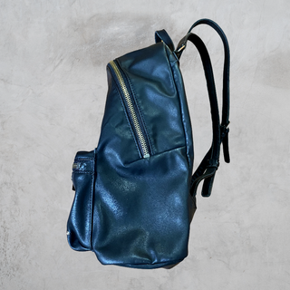 Mochila Guess negra bordada Y2K