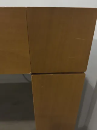 Mesa de salón de madera