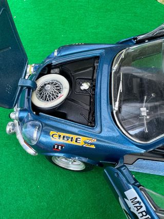 Alpine A110 – Bburago – Escala 1:16 (medidas 1.18)