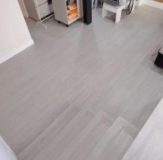 Instalación de tarima y rodapié