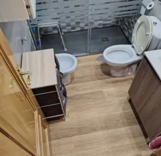 Instalación de tarima y rodapié