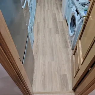 Instalación de tarima y rodapié