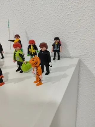 Lote Playmobil Varios Muñecos
