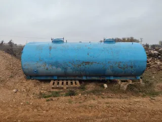 Depósito de agua azul