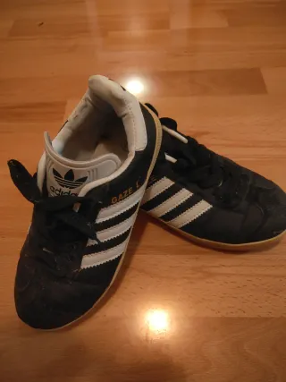 Zapatillas Adidas Negras y Blancas