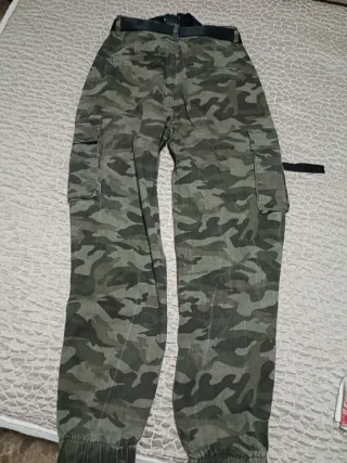 Pantalón cargo camuflaje militar