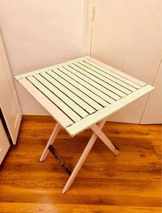 Mesa y 2 sillas madera pintadas a mano