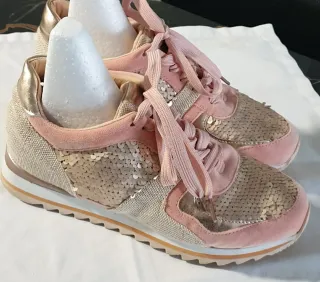 Zapatillas rosas y doradas con lentejuelas