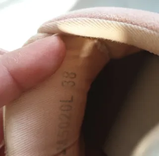 Zapatillas rosas y doradas con lentejuelas