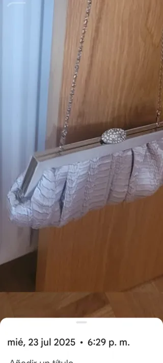 Bolso de fiesta plateado con pedrería